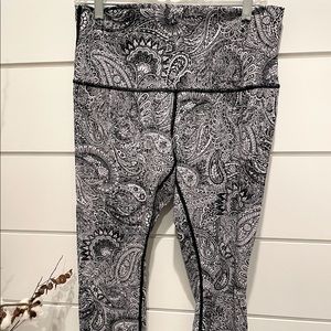 Lululemon wonder under crop high rise